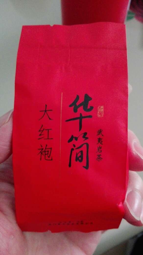 东西不错,用*的优惠券,很实惠,和实物一致,没差别,量多是真没想到的,第一次喝大红袍还是挺好喝的。