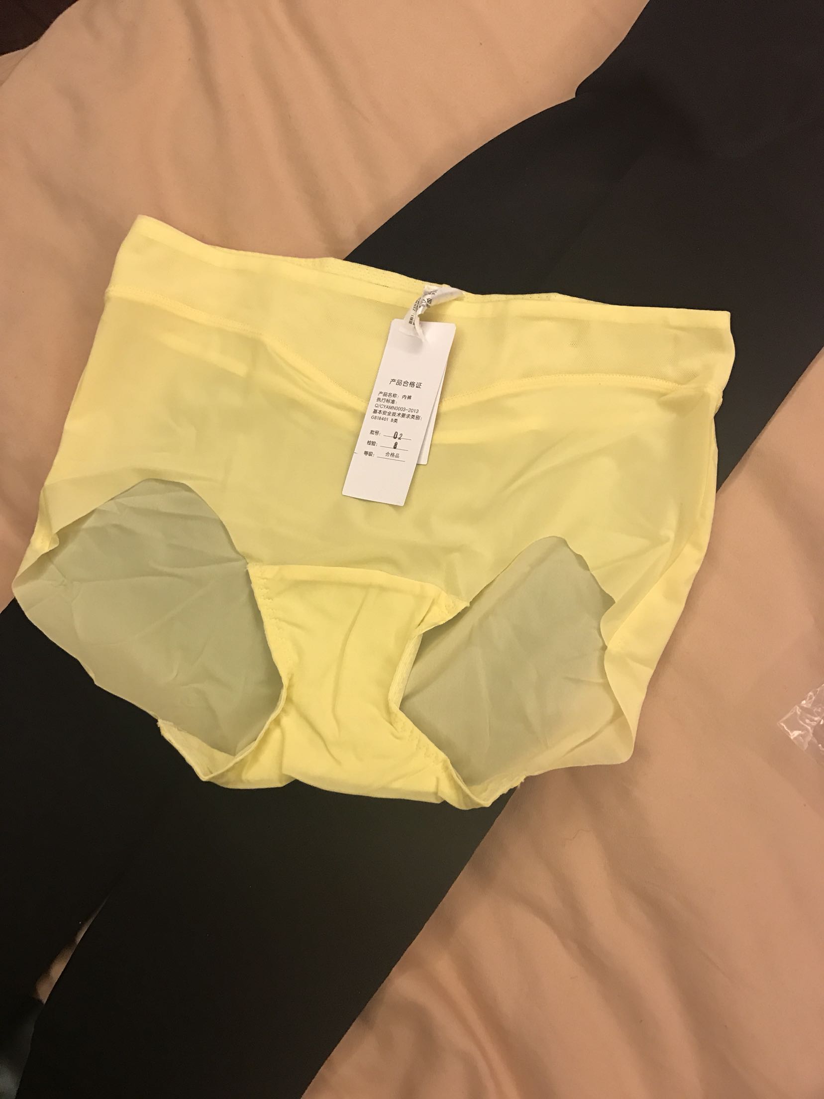 是正品,质量非常好,这颜色买了初一穿,图个吉利