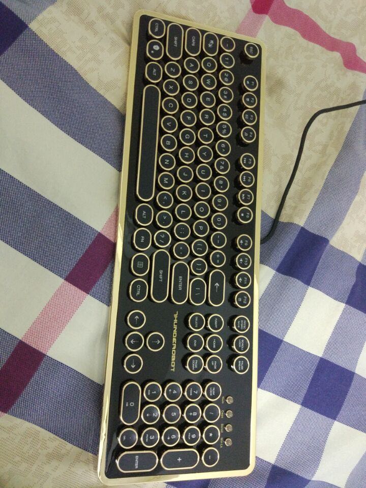 复古造型不错,按键声音太大,用券八折买的,性价比还可以