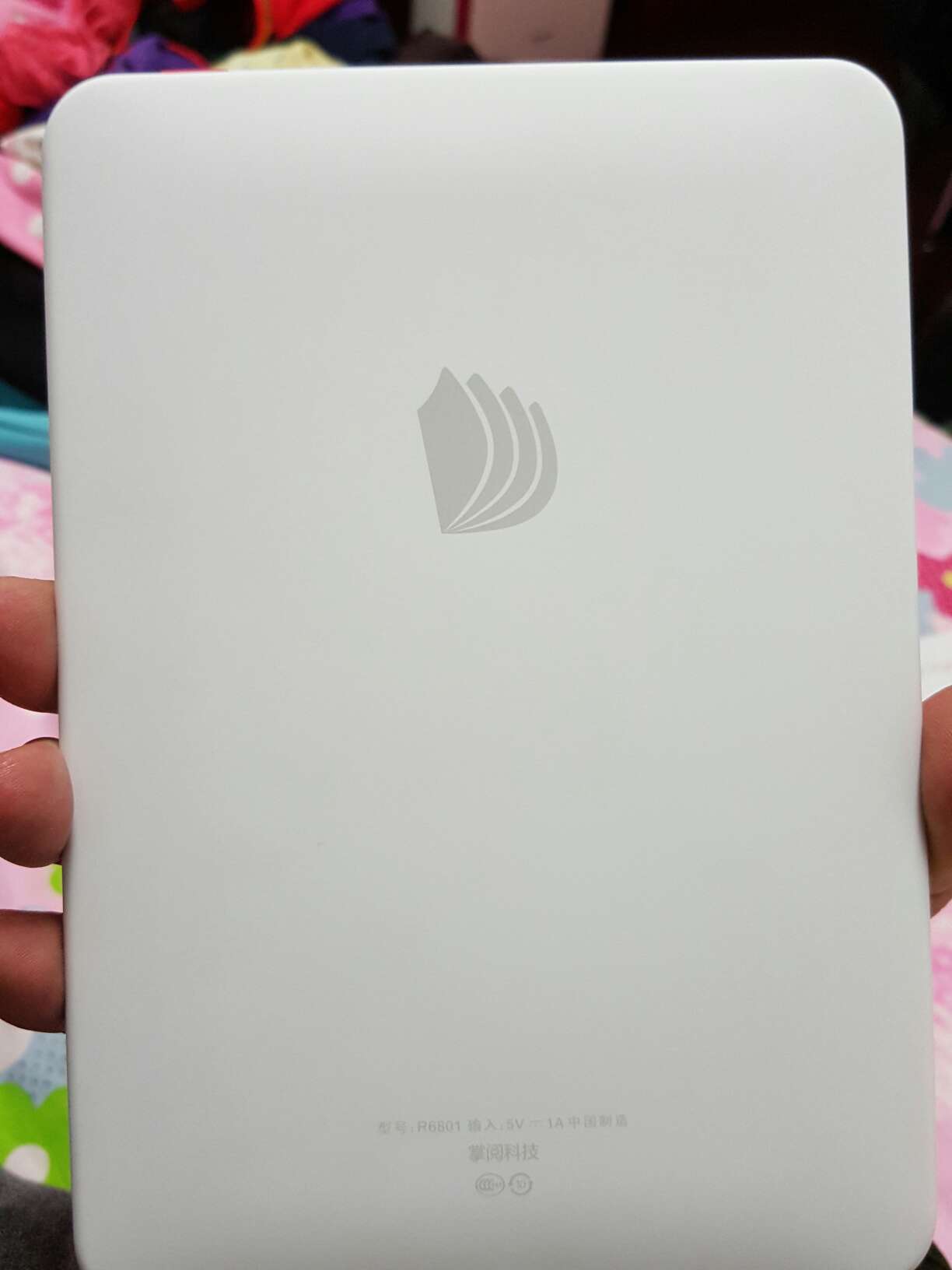 非常漂亮,功能也很好,wifi传书很方便,新增的传送资料也很好。闪屏好像是通病吧。值得推荐