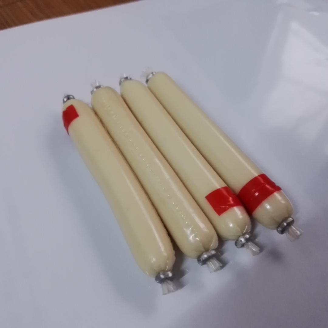 真的是特制鳕鱼肠,使用优惠券购买的,真的非常非常小巧,没有优惠券的话,根本就不会买,太小了,味道也是一般般,奶味很大