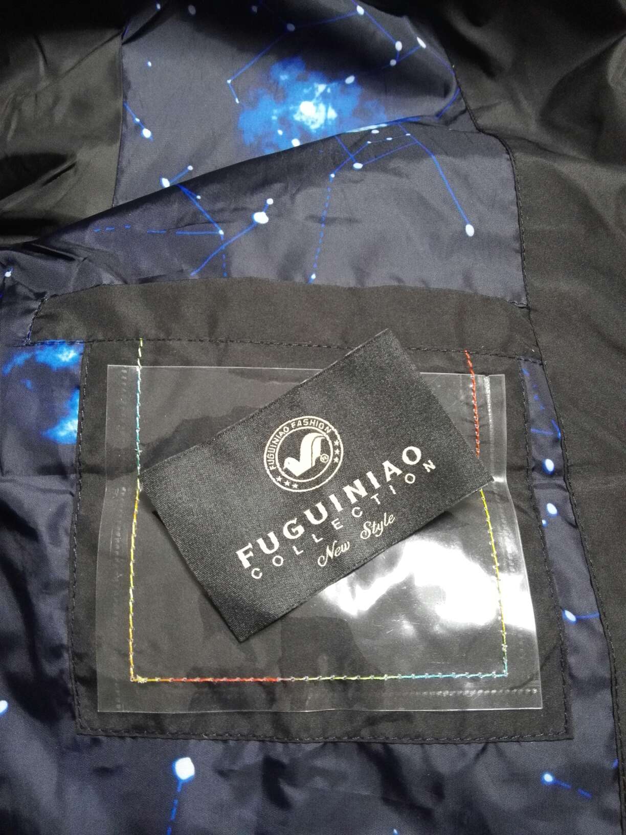感觉是假货,应该不是富贵鸟生产了,商标都搞得不工整,居然是放袋子里的!有些失望!