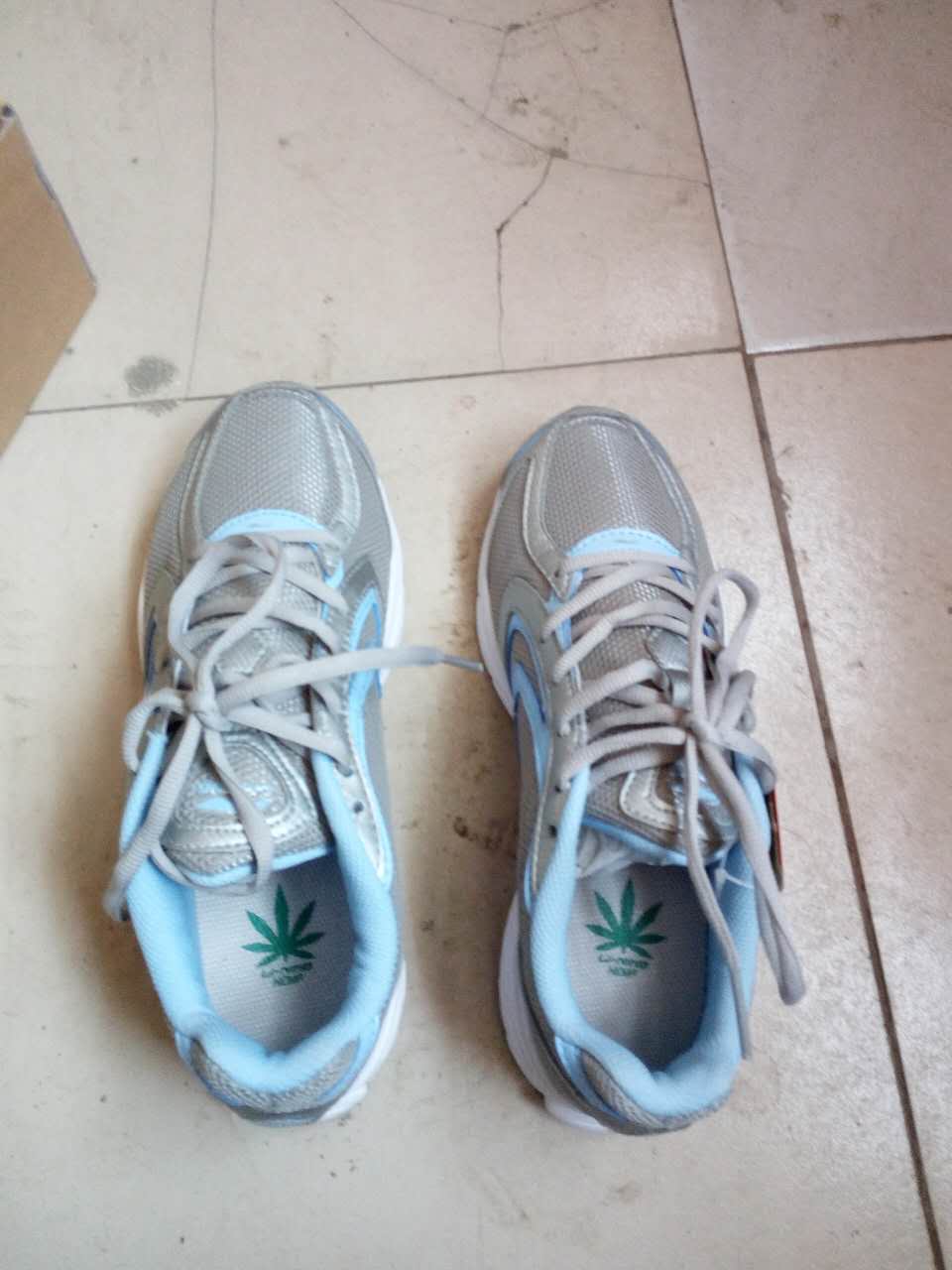 刚到货,看着挻好的,喜欢……真心希望结实不开胶