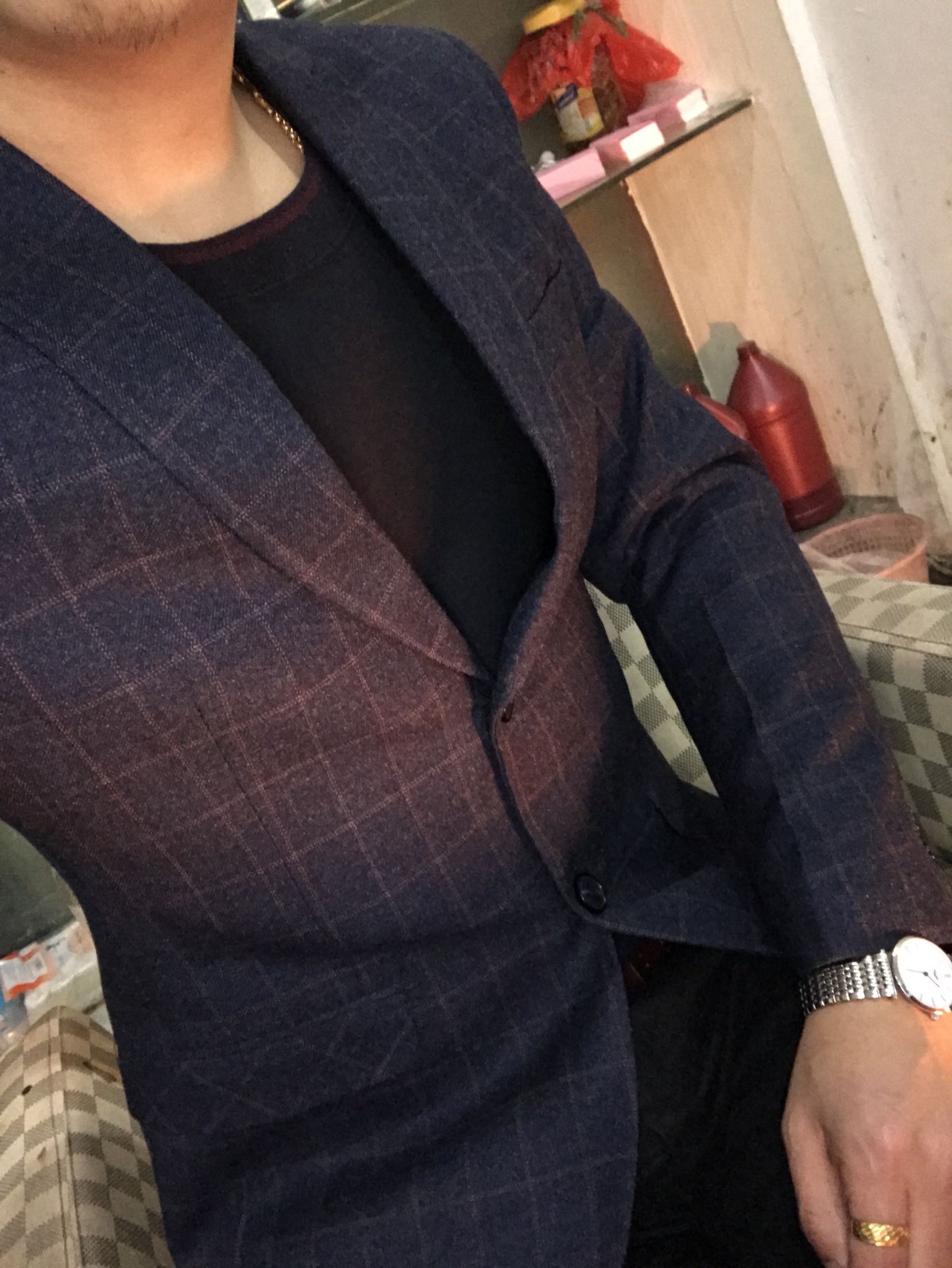 真难看老年衣嘛一点都不修身硬梆梆得我买得M码还大那么多都可以在塞个人进去我一米七五一百26斤还大。看我西服L码穿着都刚好,这好评怎么来得