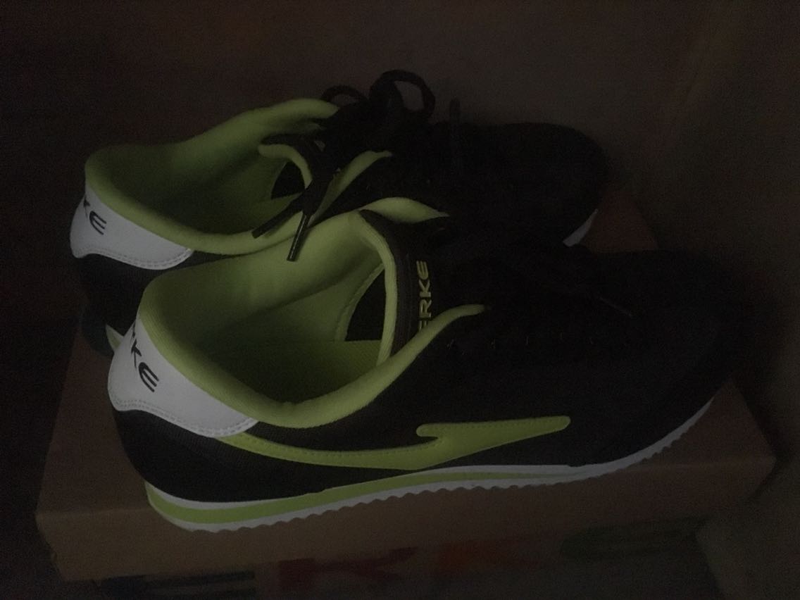 穿上正合适,就是鞋面有点隔脚