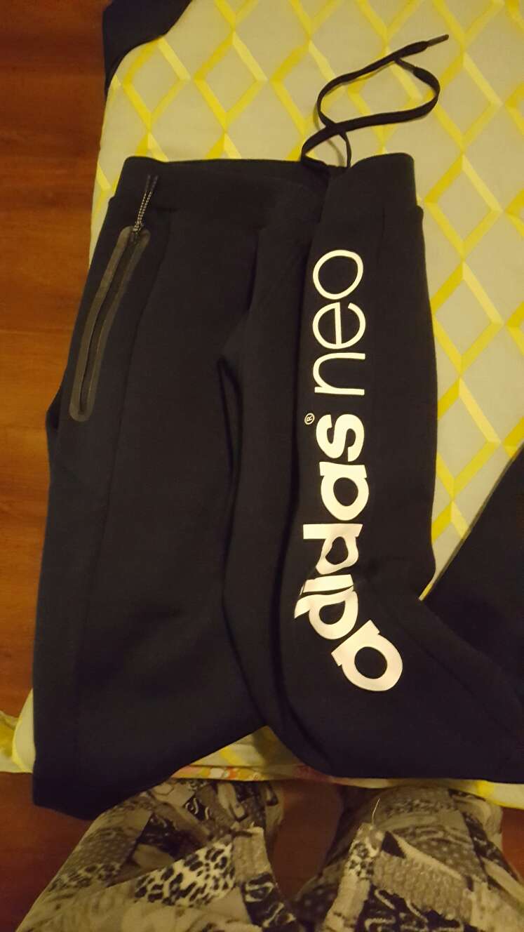 还行,我只能说还行;就是大了,适合偏胖的人穿