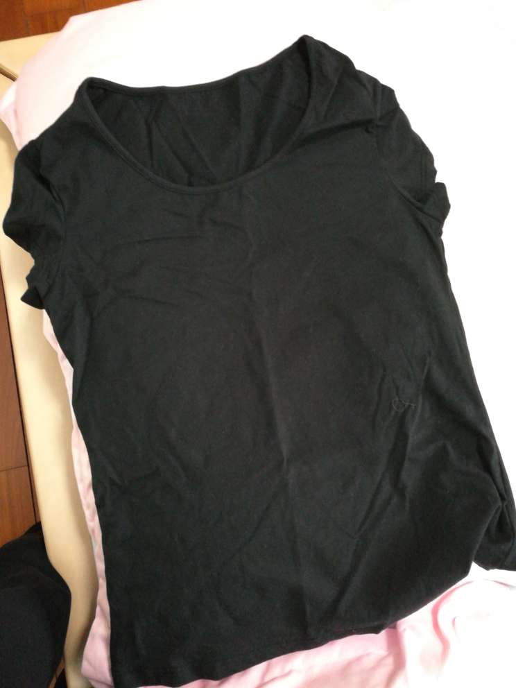 特价买的,面料舒服,款式简单