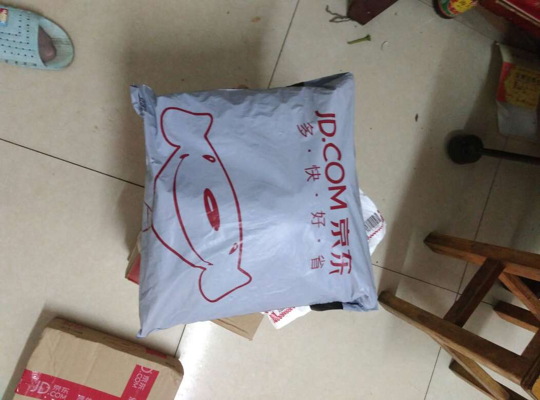 不错,衣服是纯棉,厚,颜色好,而且不掉色,超喜欢,值得信赖值得购买!