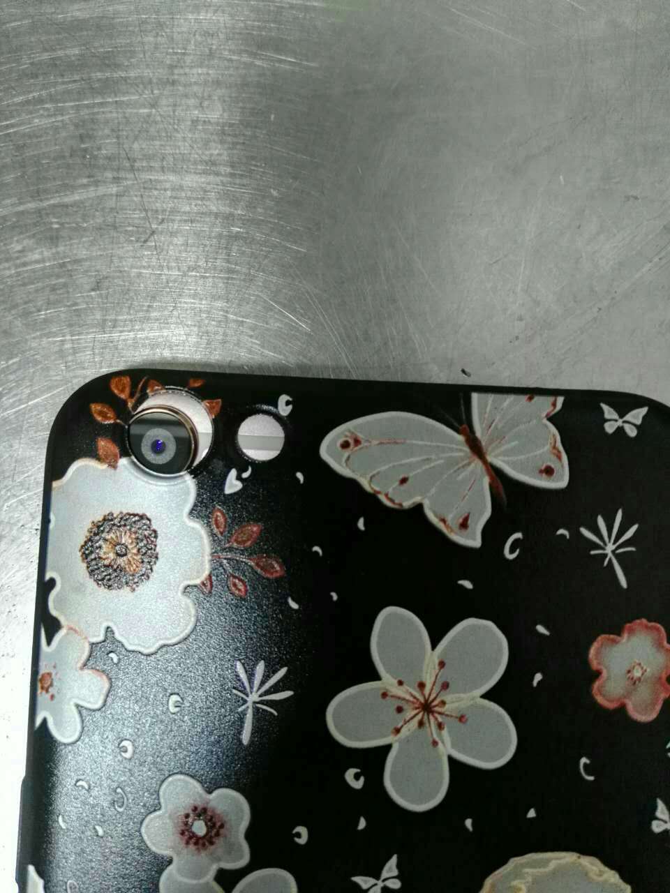 真的不想说啥。。。。。这让我怎么用,这是oppo手机壳吗?我可能买了个假手机壳吧!!!