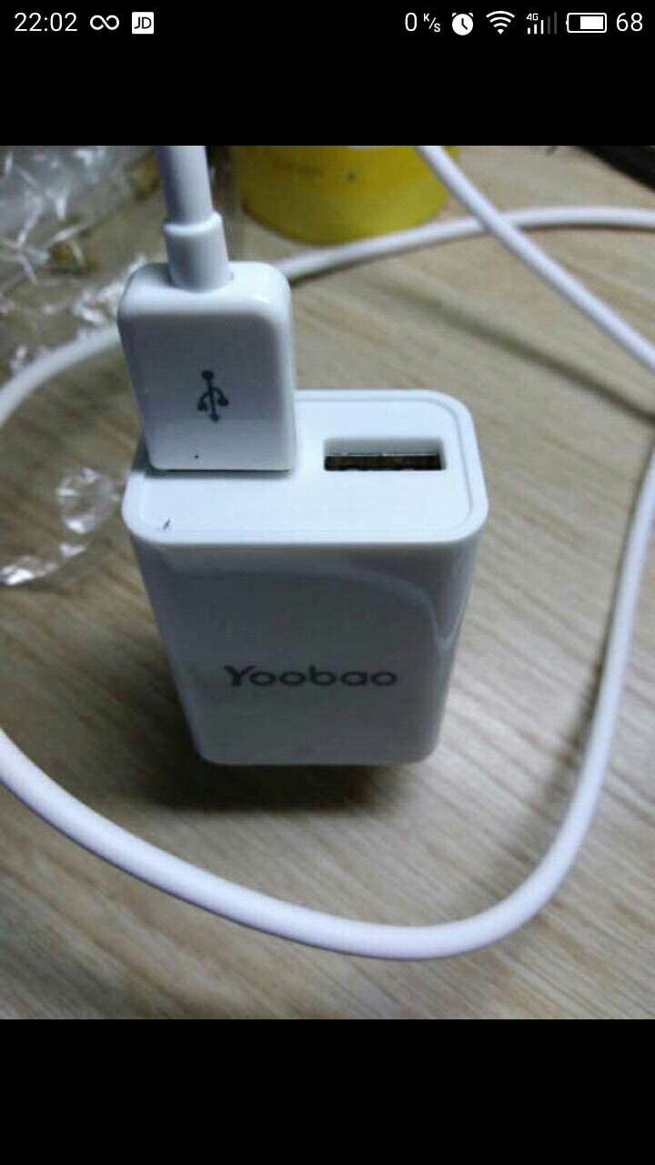 两个插孔,很方便,能同时充手机,和平板。的速度,真是没得说,快!