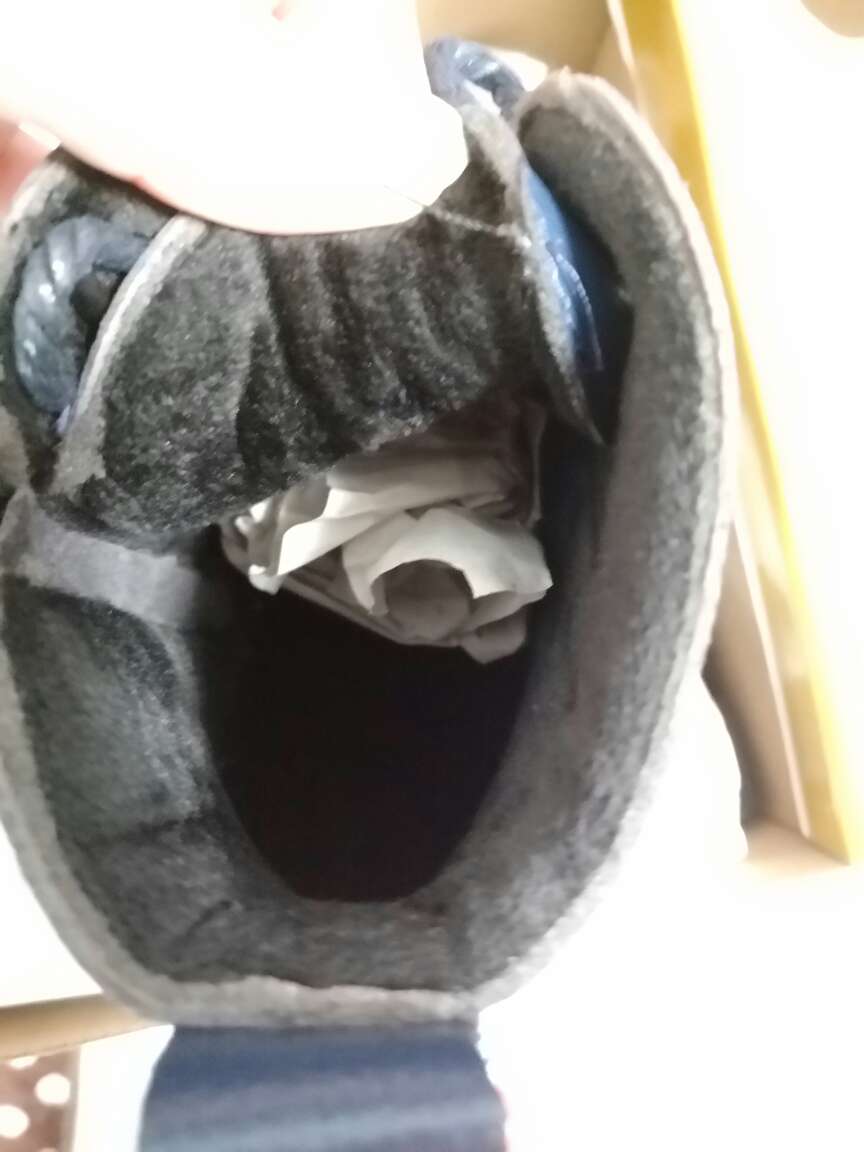 很不错的鞋,现在穿正好。