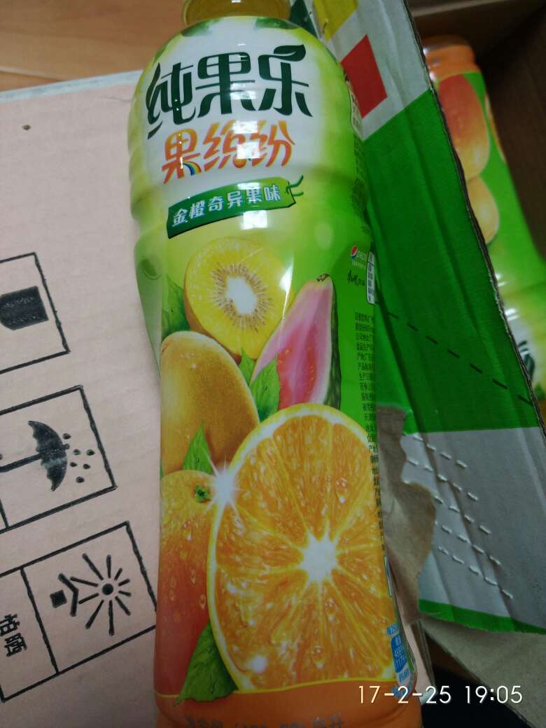 500毫升一瓶的,金橙味偏酸一点。日期很新鲜,大约两块钱。很划算的。就是运费贵了500毫升一瓶的,金橙味偏酸一点。日期很新鲜,大约两块钱。很划算的。就是运费贵了