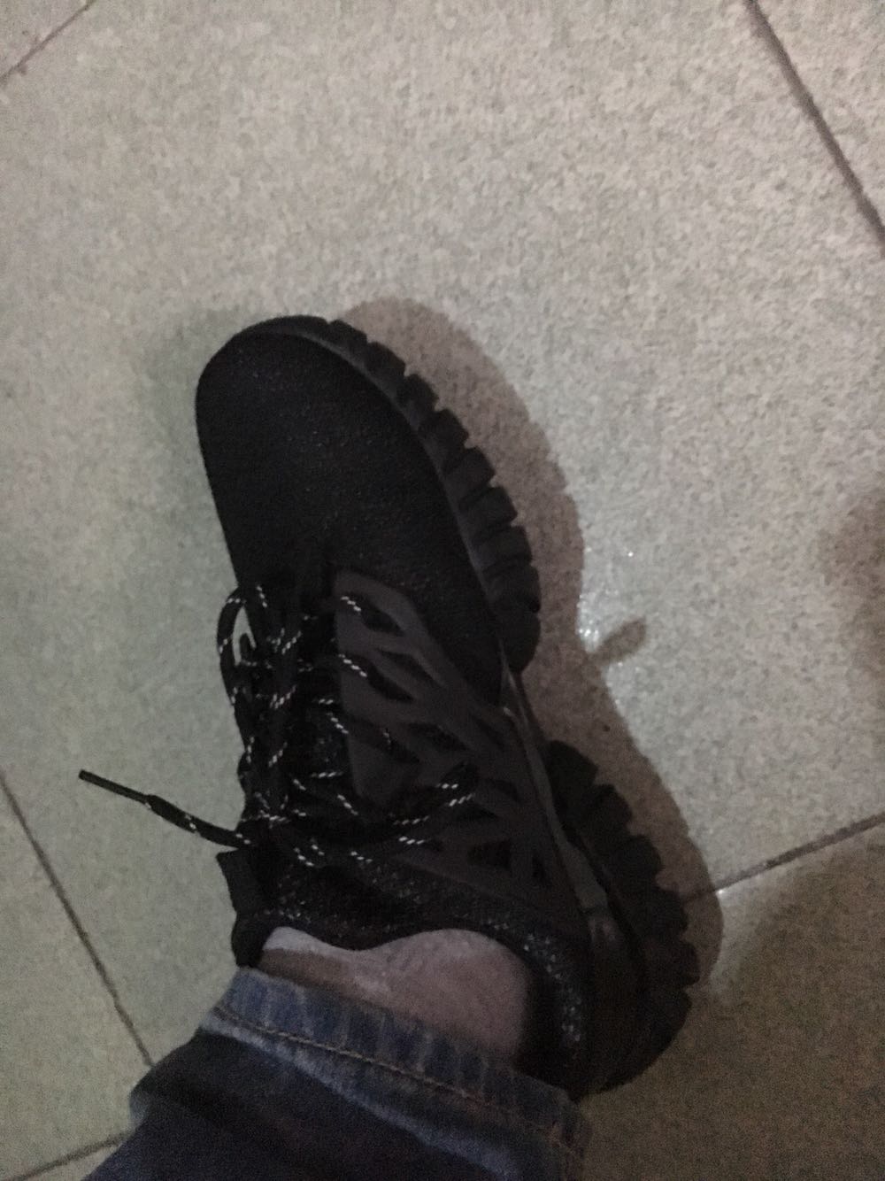 鞋子非常好,符合厂家描述 穿着舒服大小合适 ?