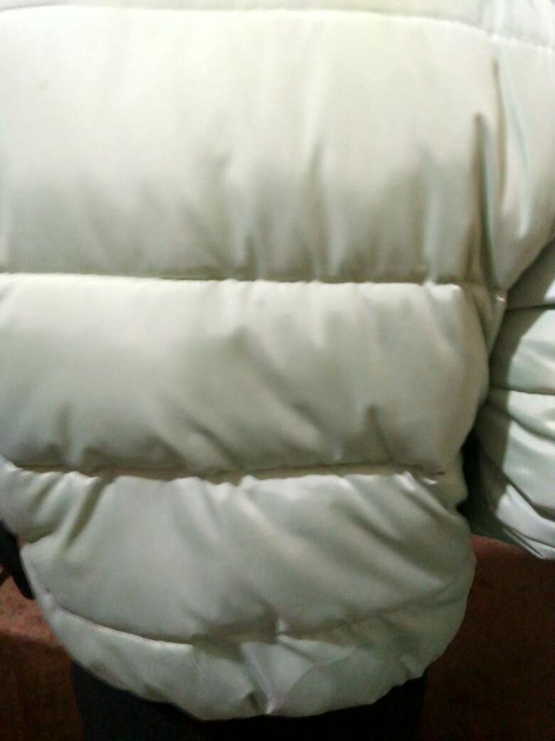 衣服颜色好看大方,穿起来也舒服,期待下次继续购买!