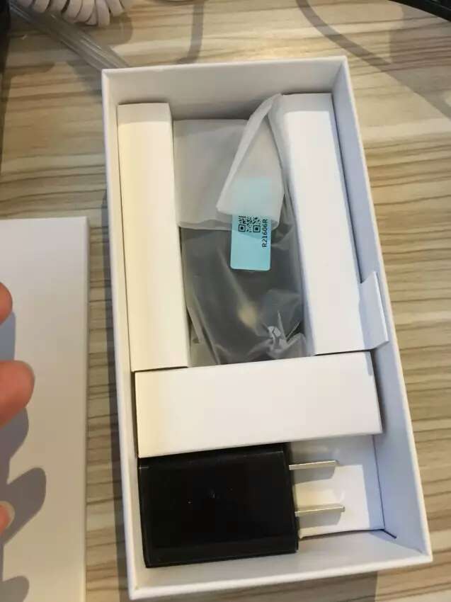 手感很好很好,这个价格这个配置很不错了,还很好看。的速度就是快,赞赞赞赞赞赞