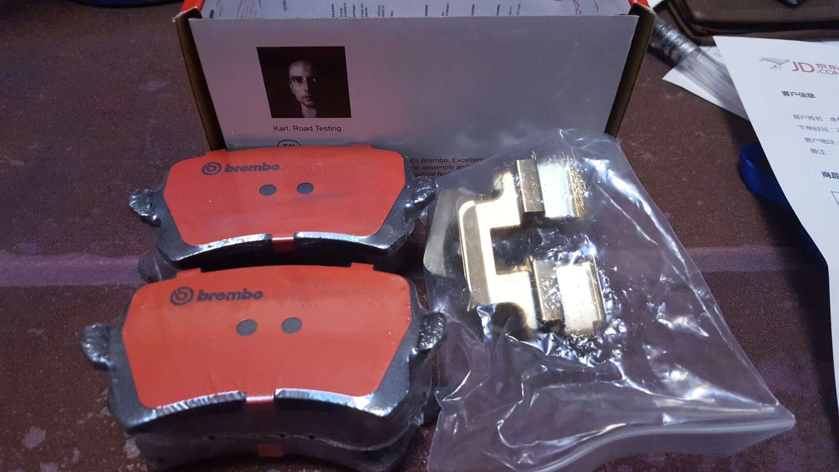 刹车片是正品,不过与原车的有差别,咨询厂家说可以用,等装上了再看。