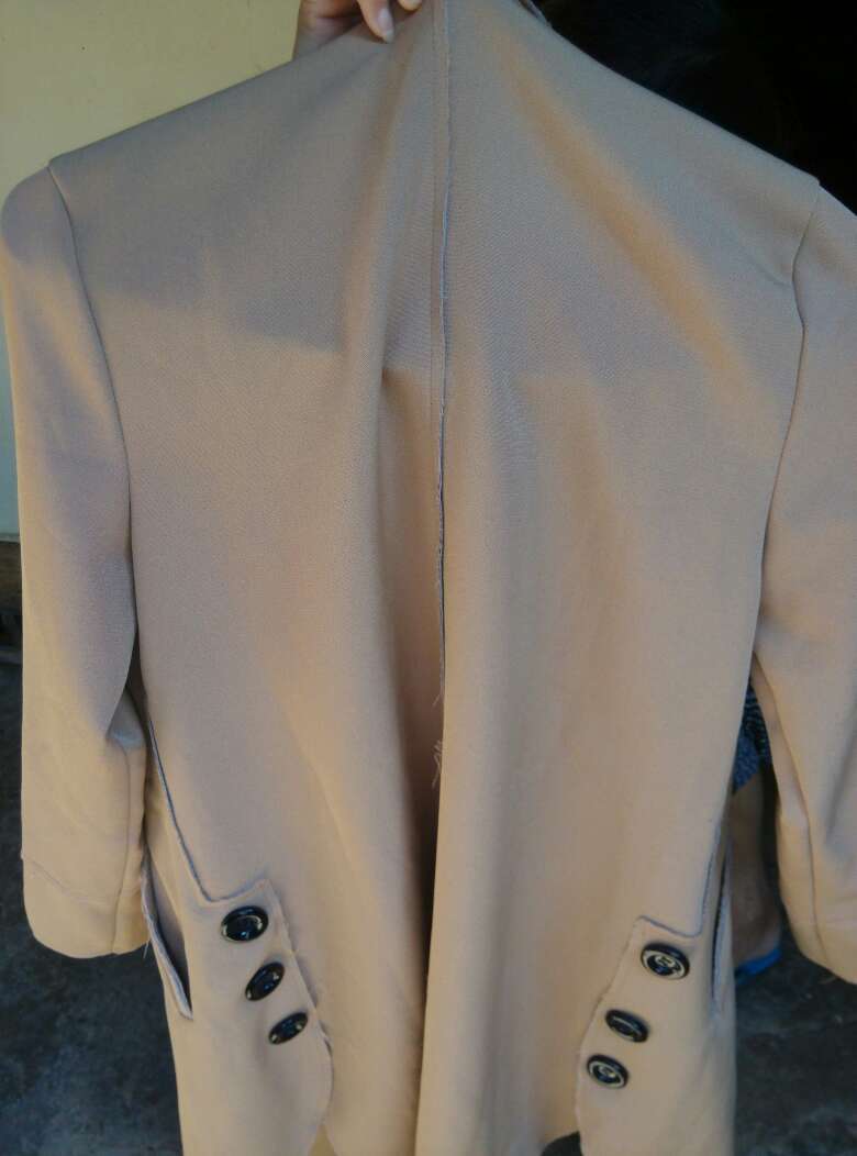 帮我妹买的,洗衣机一洗过之后衣服的边角到处开线了,建议衣服边角折起来缝合。