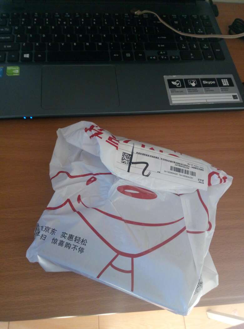 很不幸,,,我竟然买错了大小,明明之前百度到有些人就是12的,怎么我的就是9.5呢,我的电脑型号宏碁e5-571g-57d9,顺便再加一句,卖家的服务确实好,赞一个