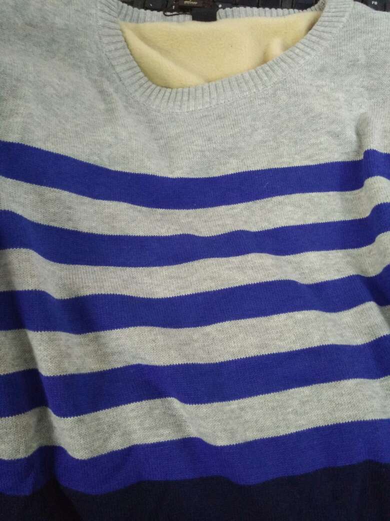 物流超级快,货物质量还可以,就是一打开装衣服的袋子,里面有点线头,但这并不影响质量……