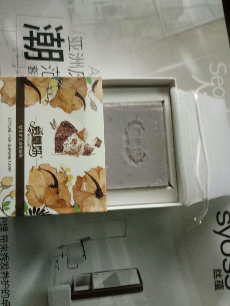 用了一下,感觉很不错,有点淡淡的薰衣草的味道,包装也很好。