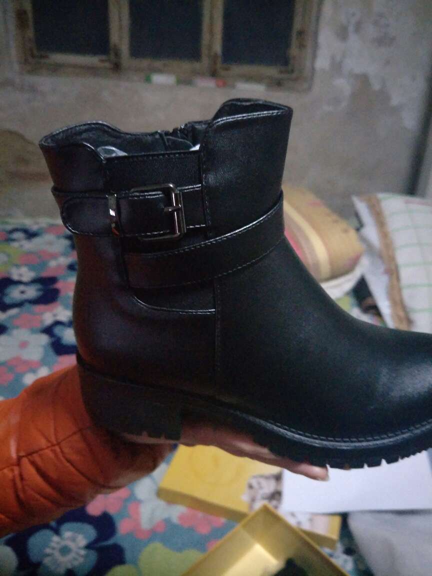 穿上挺舒服的,还可以。就是味大点。