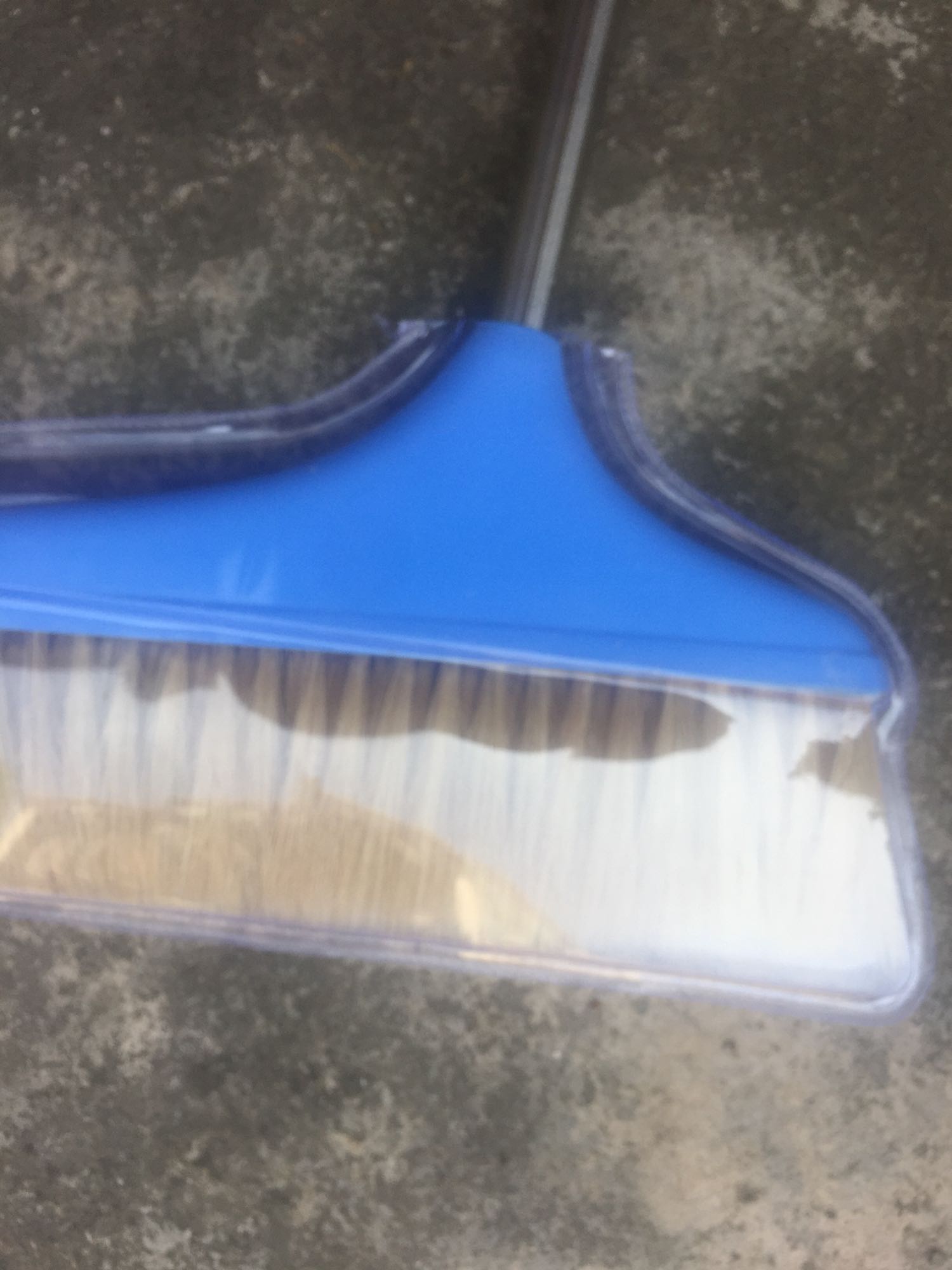 搞活动时买滴,这个不锈钢柄的比木柄的要轻要短。