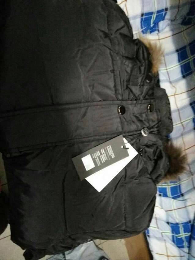 第一次在网上买羽绒服,质量杠杠滴,给爸爸买的,颜色很正,很保暖,快递小哥很给力