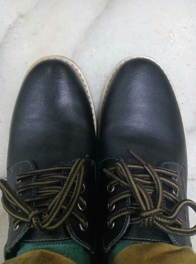 商品一般般,鞋底太硬,穿着不舒服