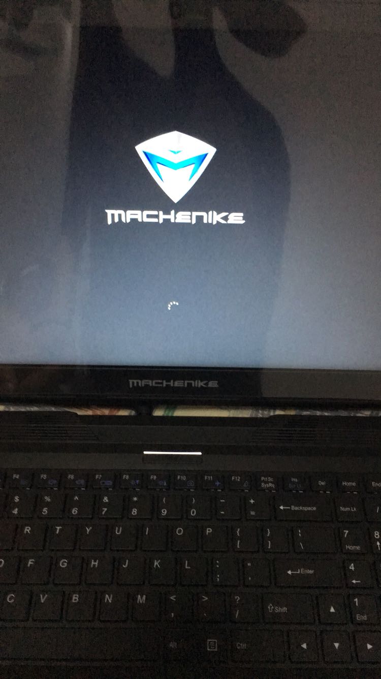 机器用起来真的十分的爽啊,不过有一点,为什么不是win7系统呢 简直想哭,去论坛逛好像说换7很麻烦,那就熟悉熟悉10好了吧