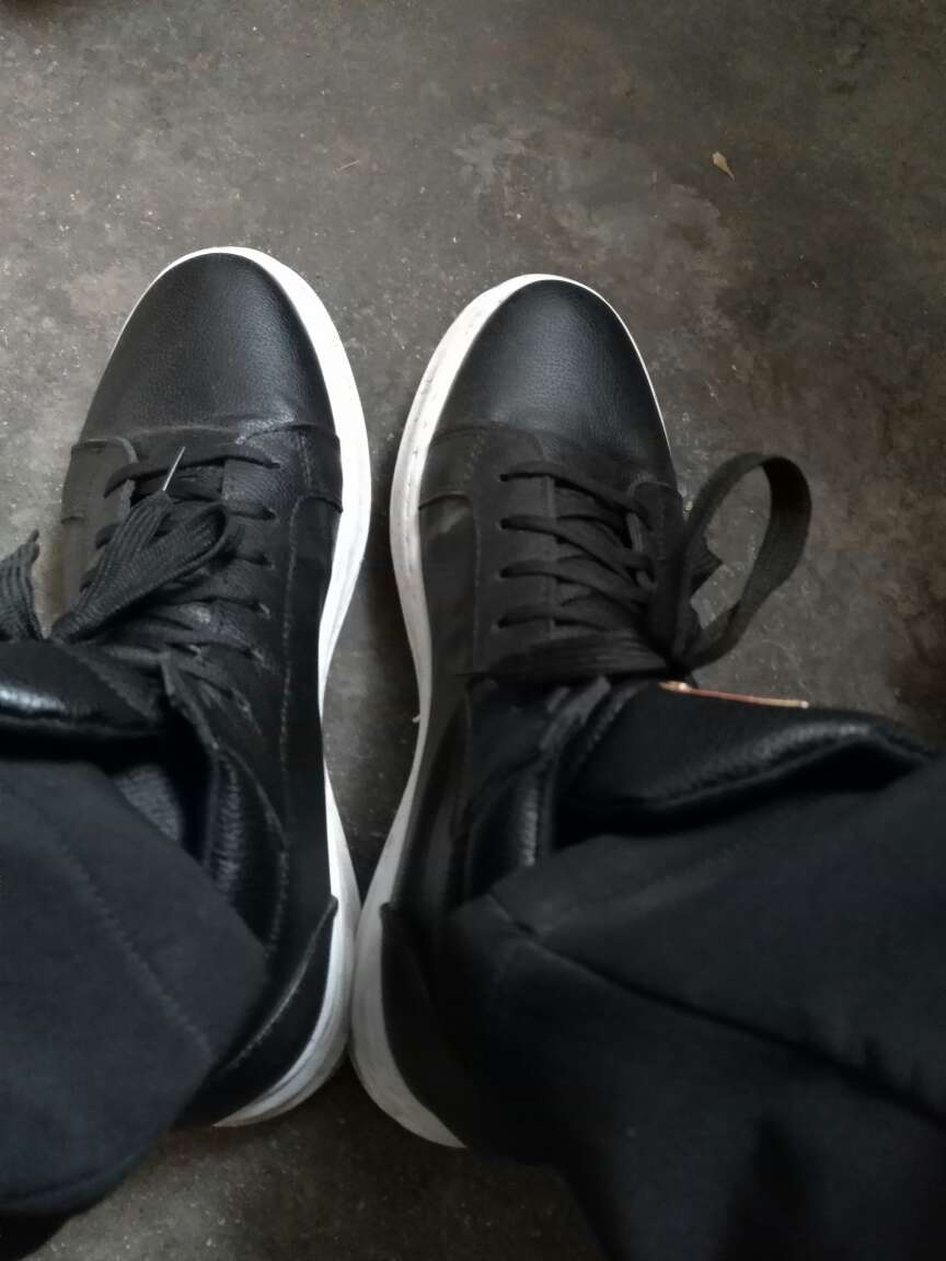 穿着很舒服,手感也很好,很大气!秒杀价买的,大爱