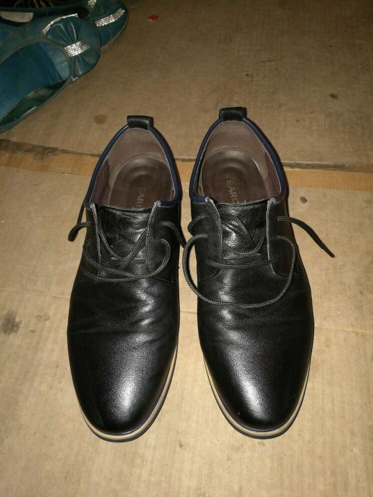 正品,鞋子穿着舒服,还算满意。