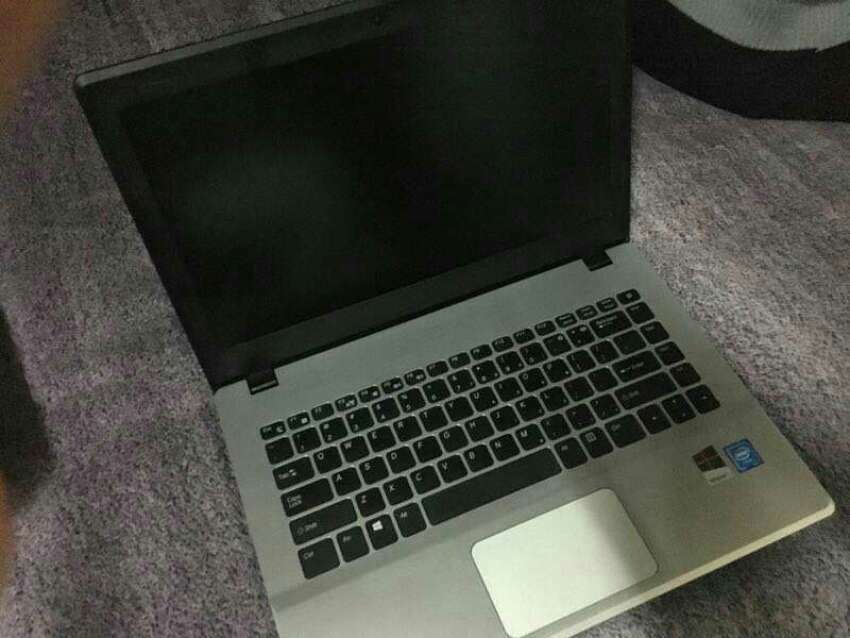 就用了有一段时间了,自己装的是win10系统,感觉,电脑真的好卡。。好卡。。加了一个群,里面管理员挺有耐心。当初犹豫买超薄的,不知道那款怎么样呢