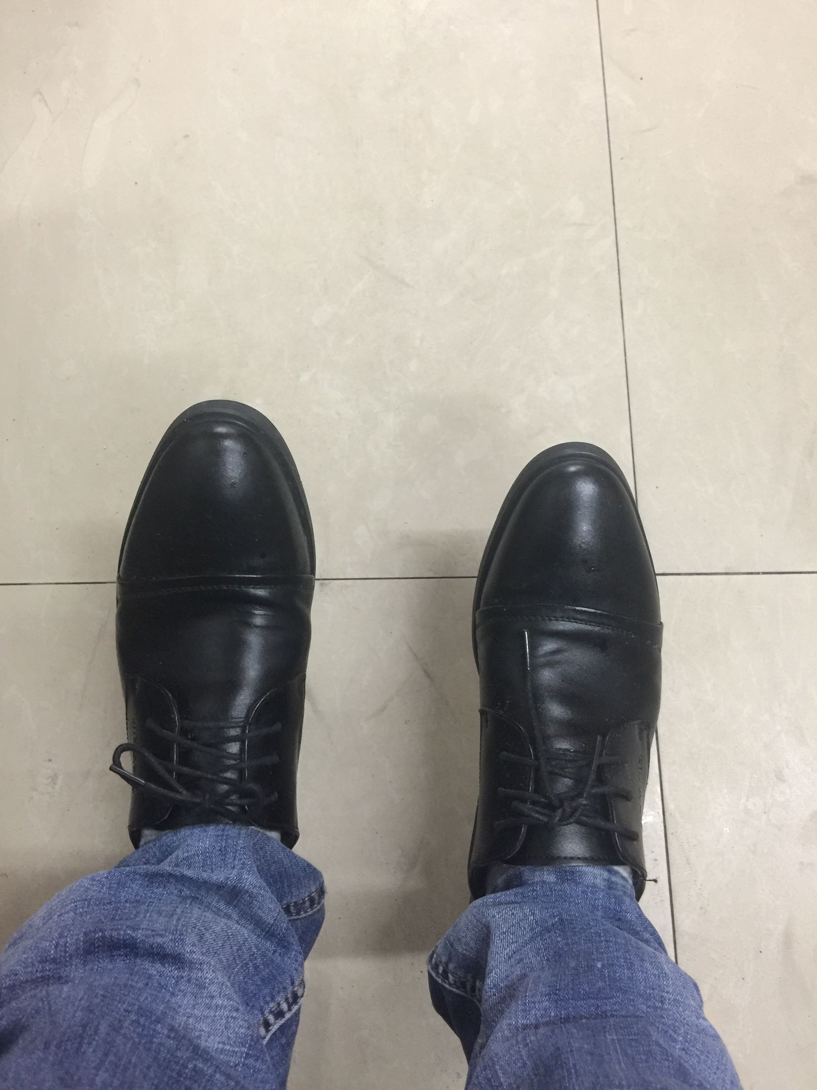 鞋子穿起来很舒服,就是有点慢了!