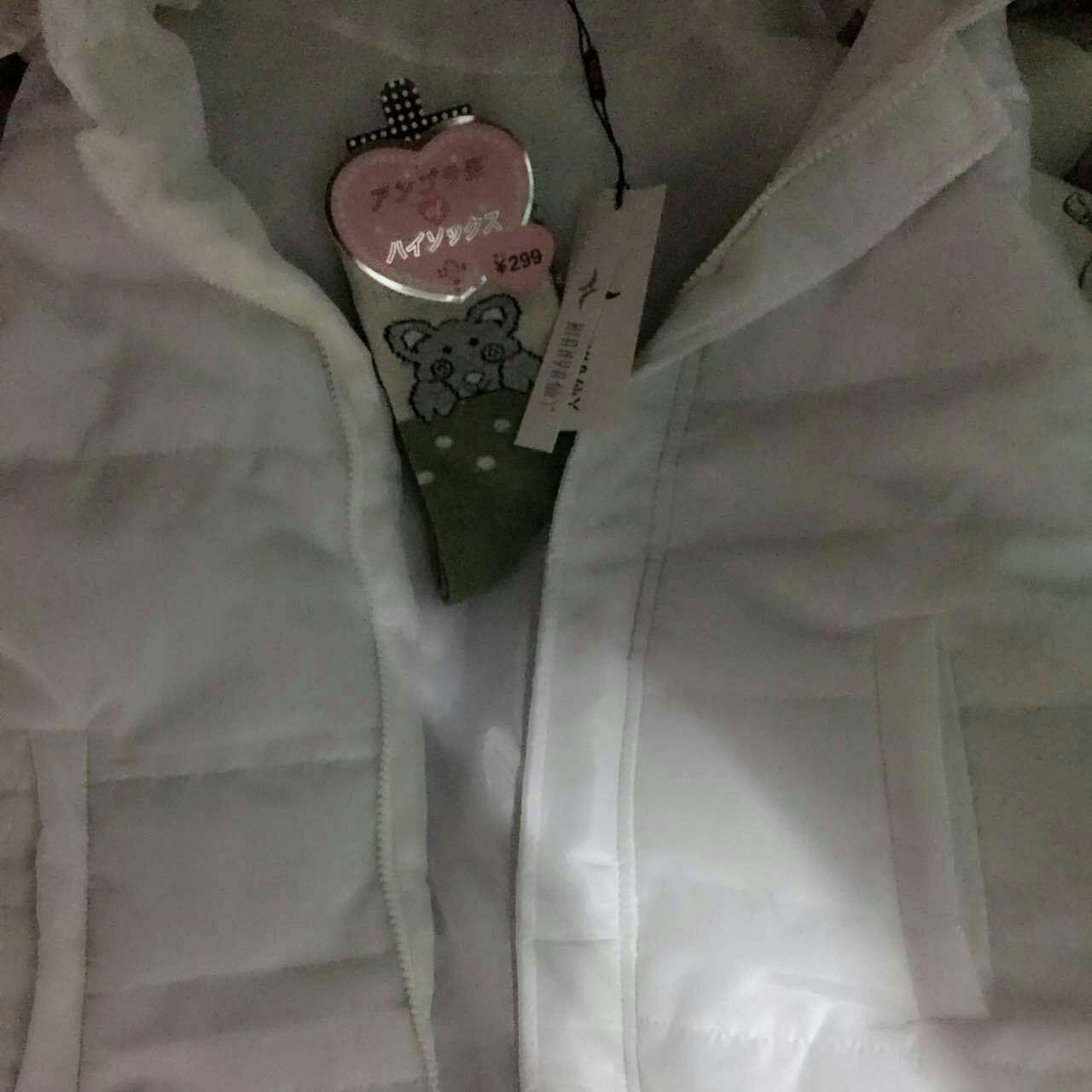 给老婆仔买的老婆仔很喜欢挺好看,就是下单了还要等货。自营商品不错继续支持自营。