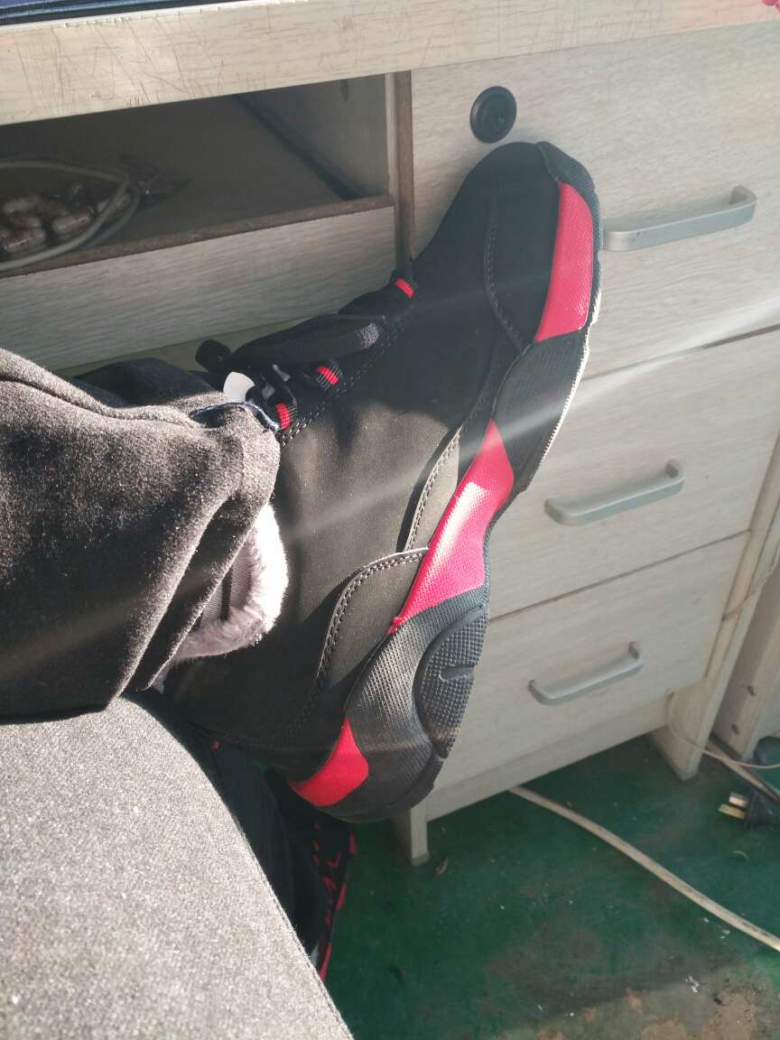 快递很快 鞋子很暖和 质量很好