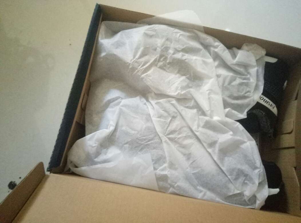 感觉还是不错的,轻轻的,毛毛的,天冷的话估计很暖的!!!