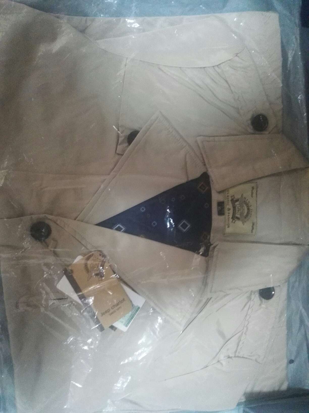 太光了吧,小年轻比较适合,我穿就有点装嫩了,不过质量还可以