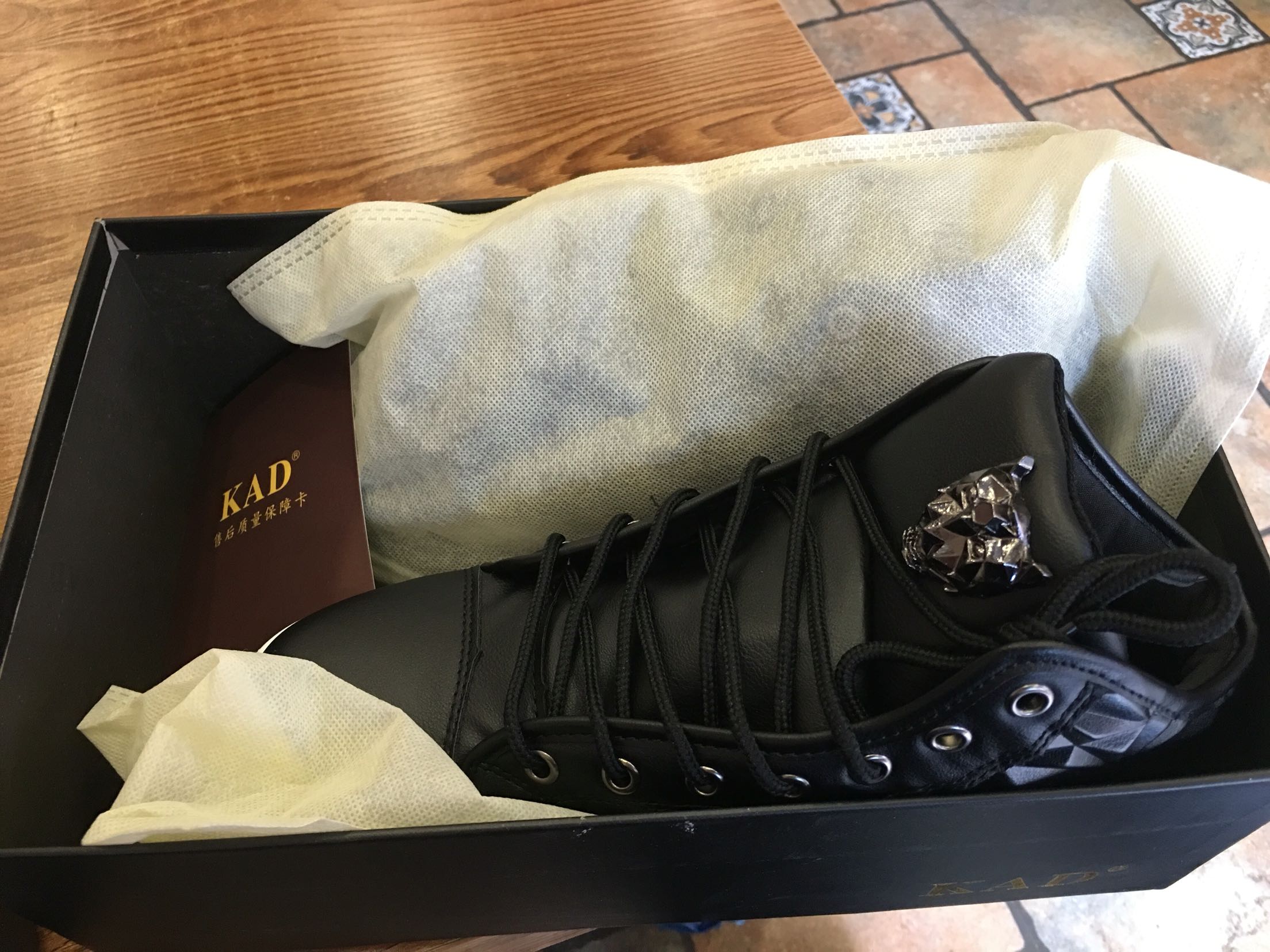 快递很快,客服很好,鞋子穿着很舒服。五星,就是好
