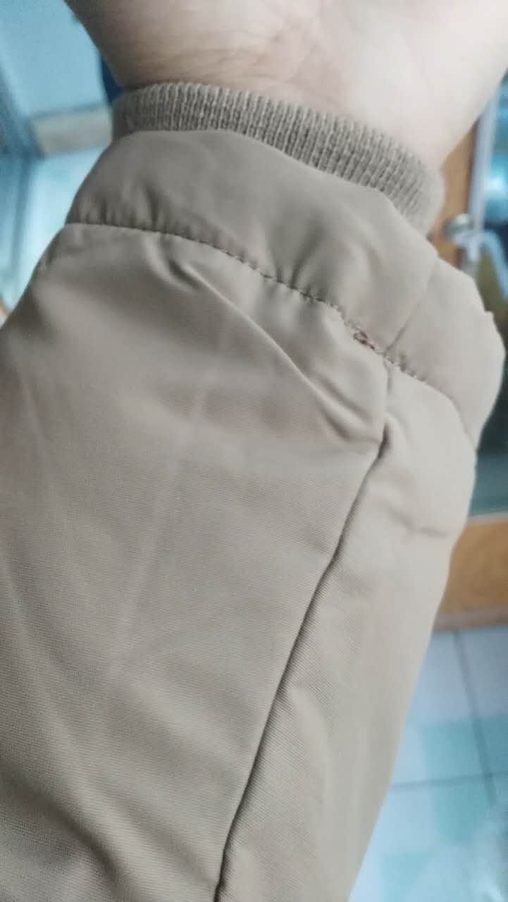 看了别人的评价,有给差评得,没拿到东西之前挺担心的,东西到了之后就放心了,总体来说还不错,*的衣服,我能接受,大小也合适,建议有买的朋友拿大一号的,我身高183拿了3X刚好!