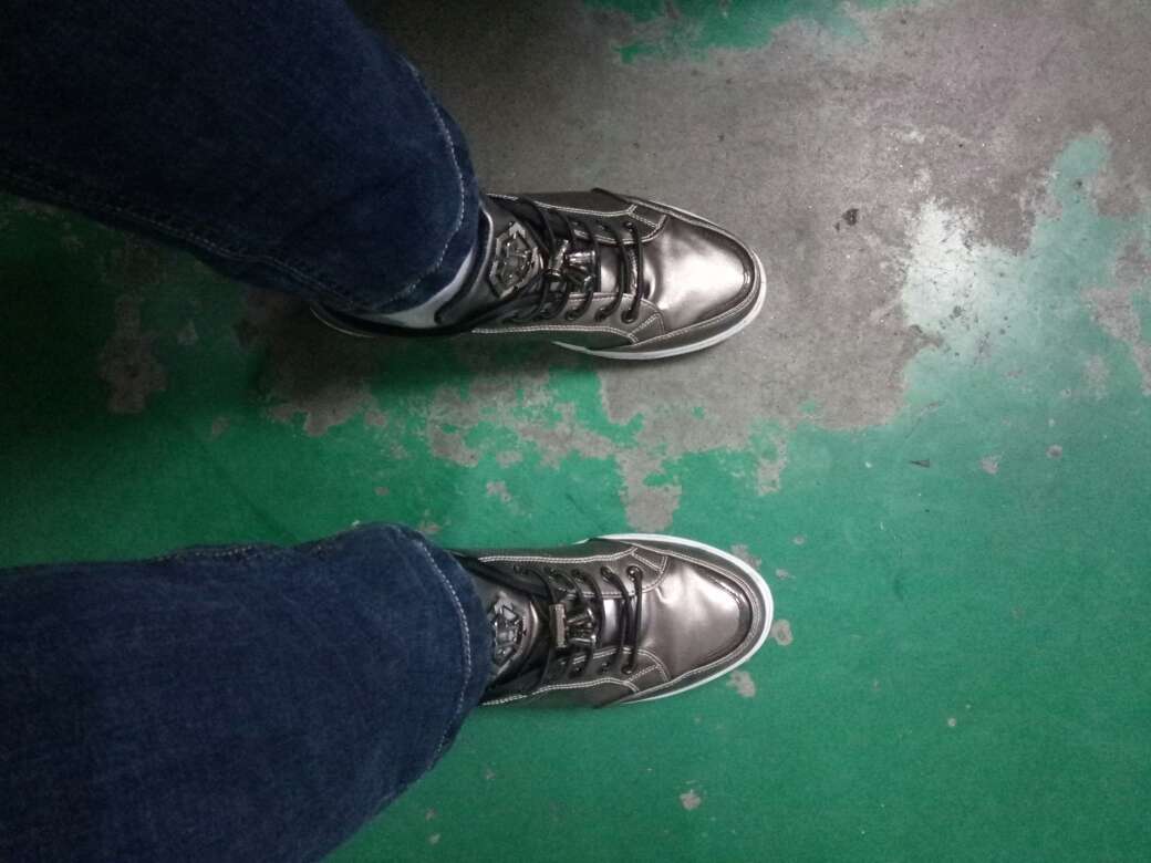 还不错。穿上挺闪的。。