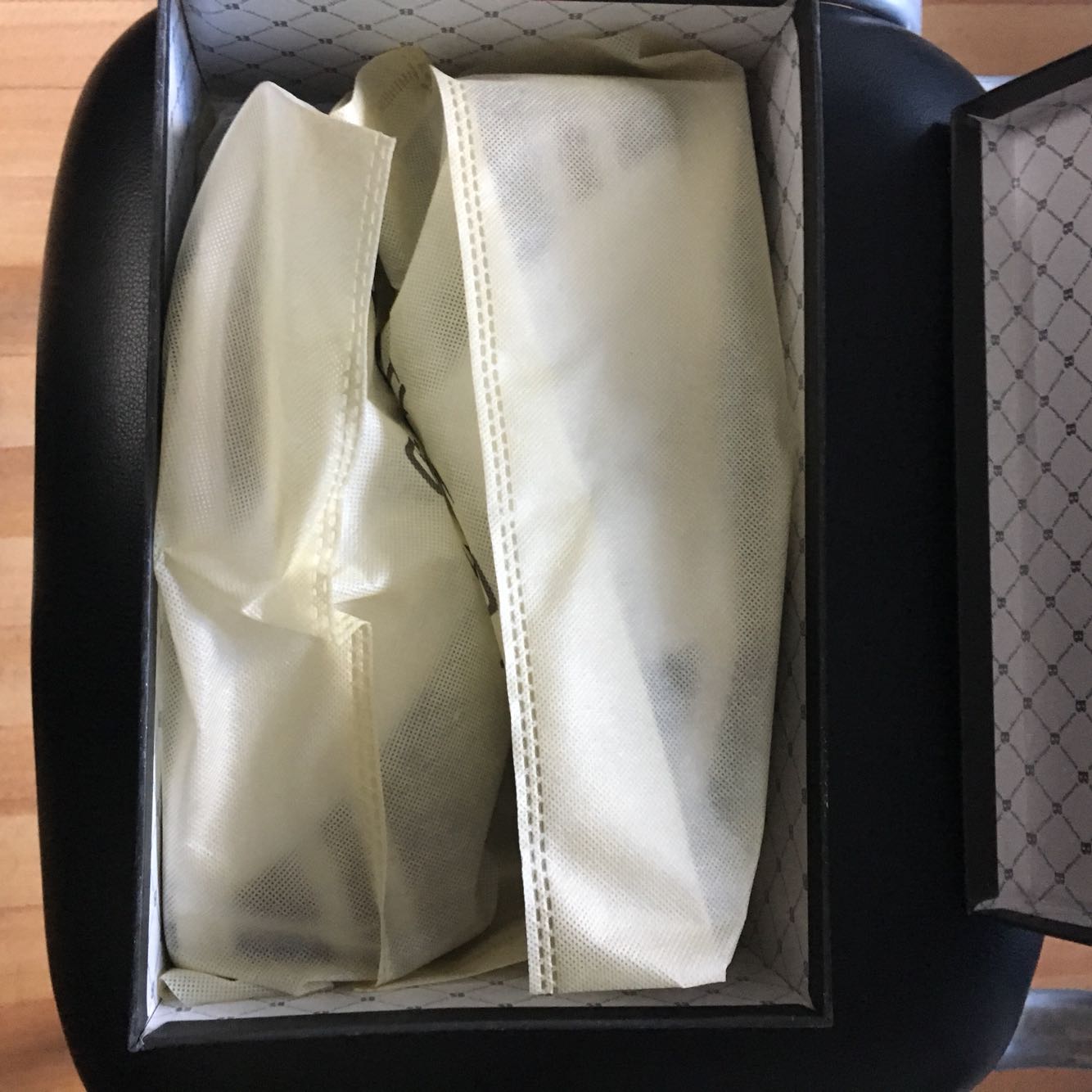 不愧是大品牌,无论从包装、样式我很喜欢。特别是的物流速度真是没得说。五星?