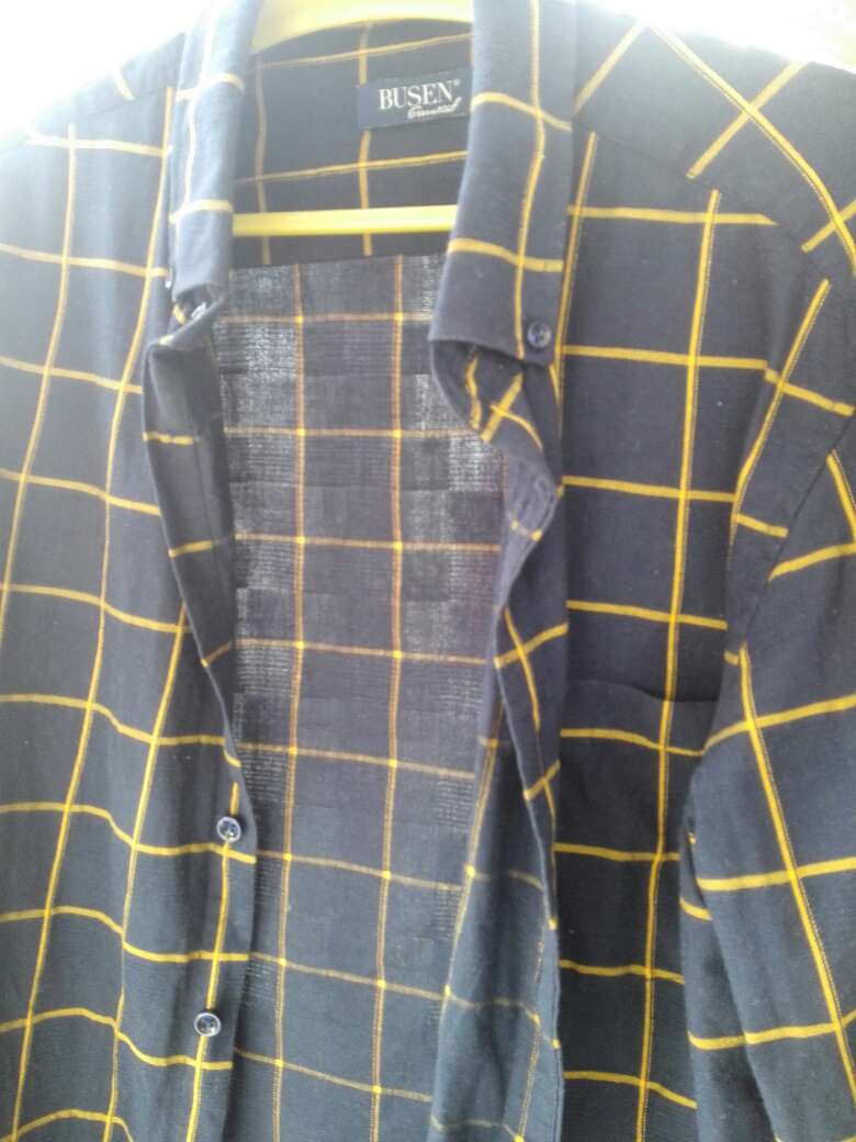 衣服还可以吧,凑合,配送员服务不错,发货不算快