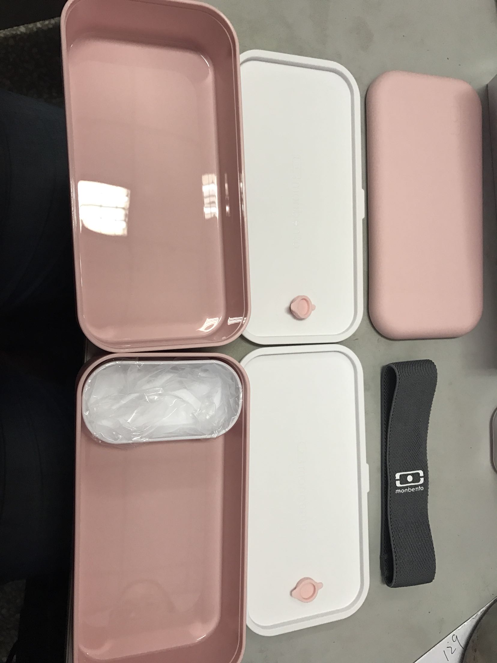 快递真的好,速度快服务优,monbento的设计真是棒棒哒,虽然贵但是值,好开心的准备开启健康便当生活模式。