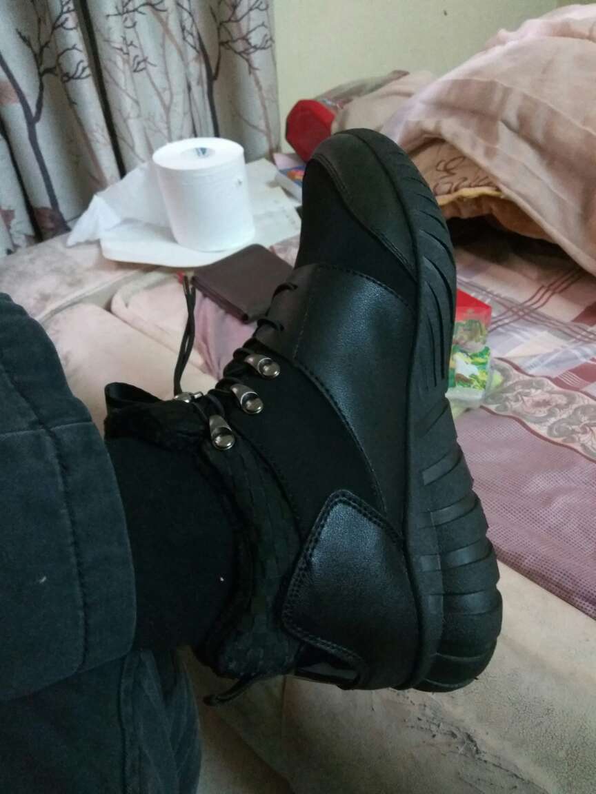 完全合脚,舒适,保暖,质底柔软。新鞋也不用怕搁脚