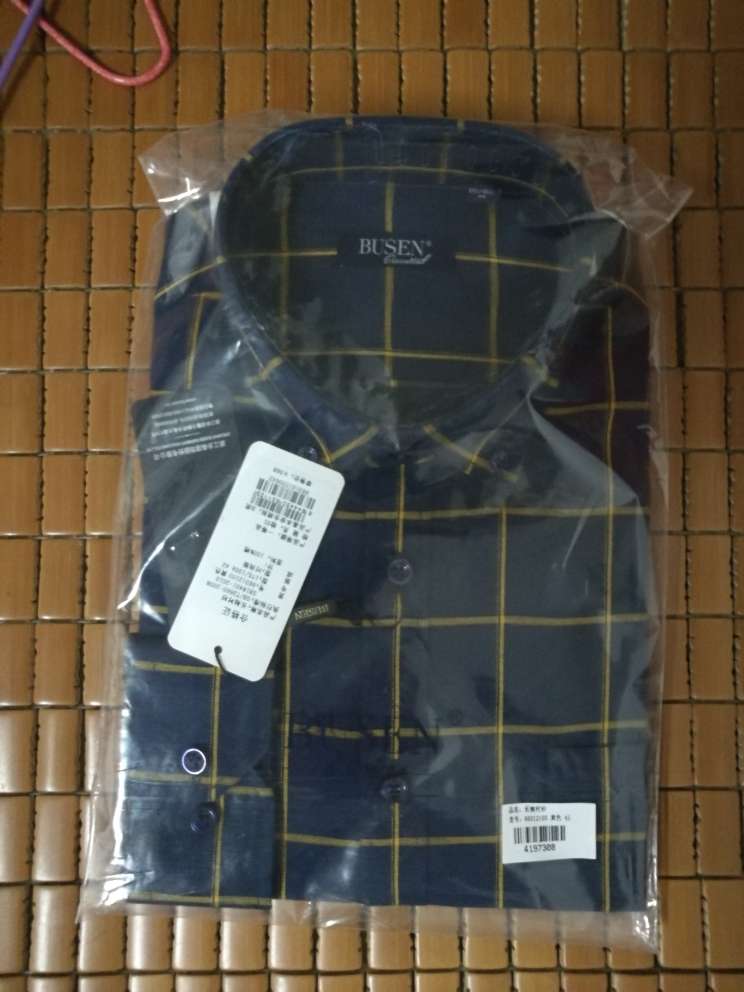 衣服质量不错,正好合身。