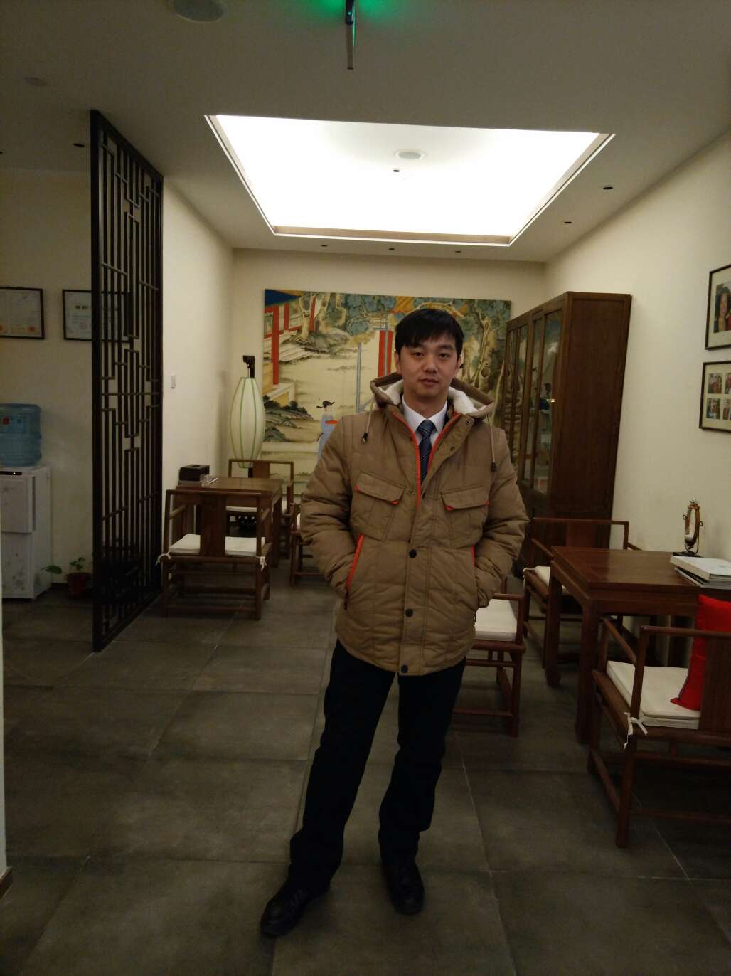 xxl正合适!谢天谢地我买了xxl!这款有点偏瘦!做工很好!很暖和!棒棒的!