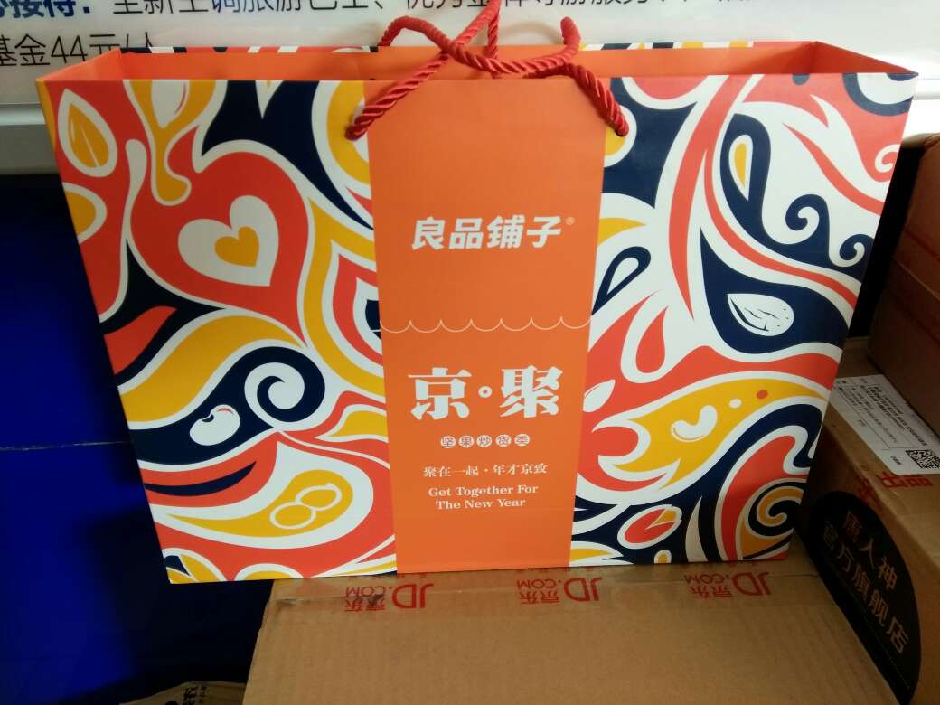感觉不错,包装很厚重!值得送礼!
