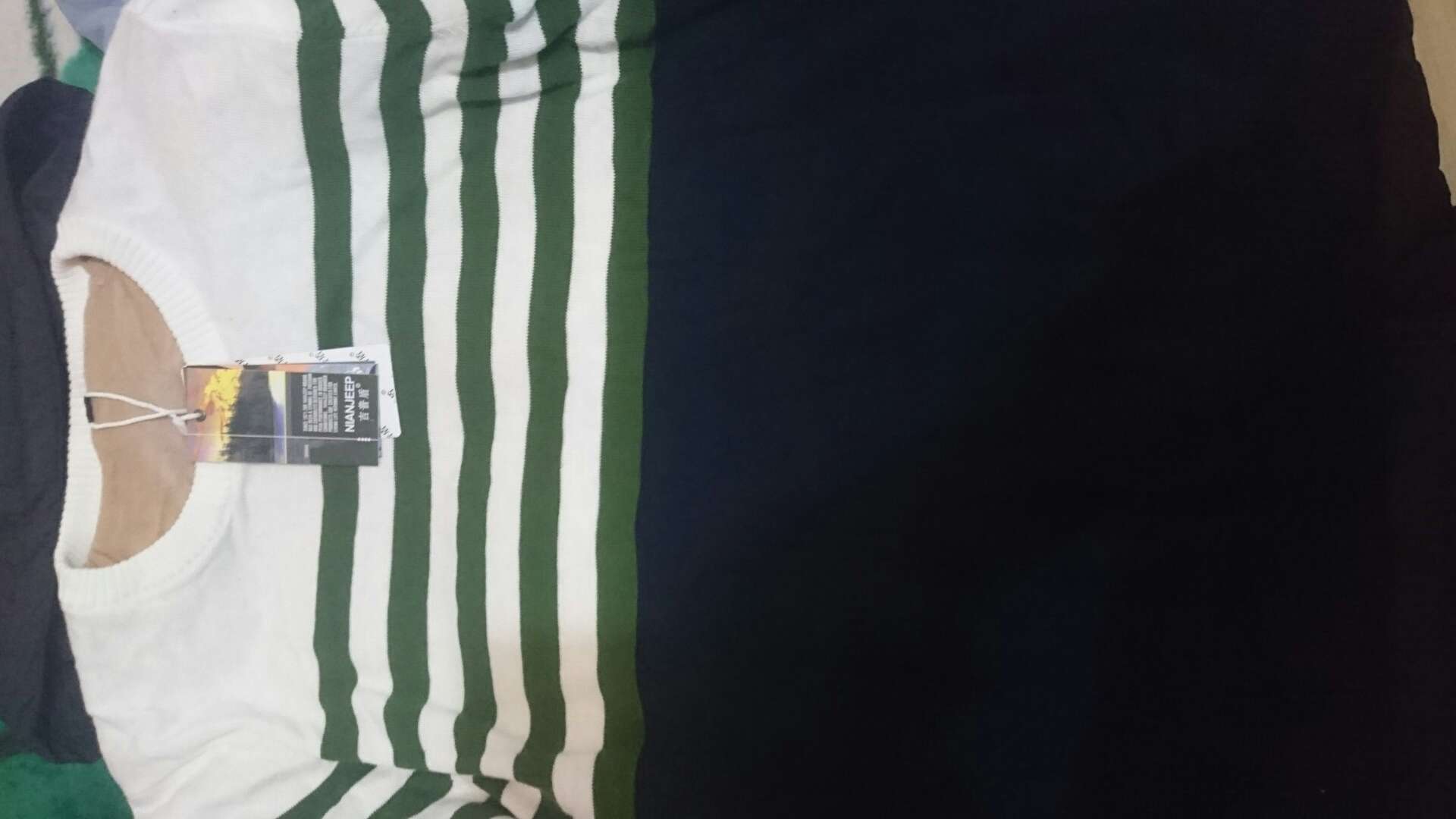 穿着挺暖和,手感很舒服,快递神速