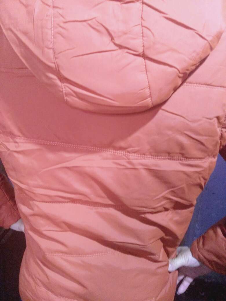 价格实惠,衣服厚实,穿上暖和。感觉不错哦!