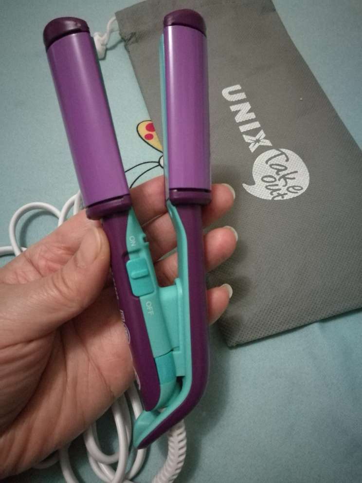 好mini的一支,用来夹空气刘海效果非常棒噢~假如是想拉后面的头发,建议还是用大的直发棒吧~